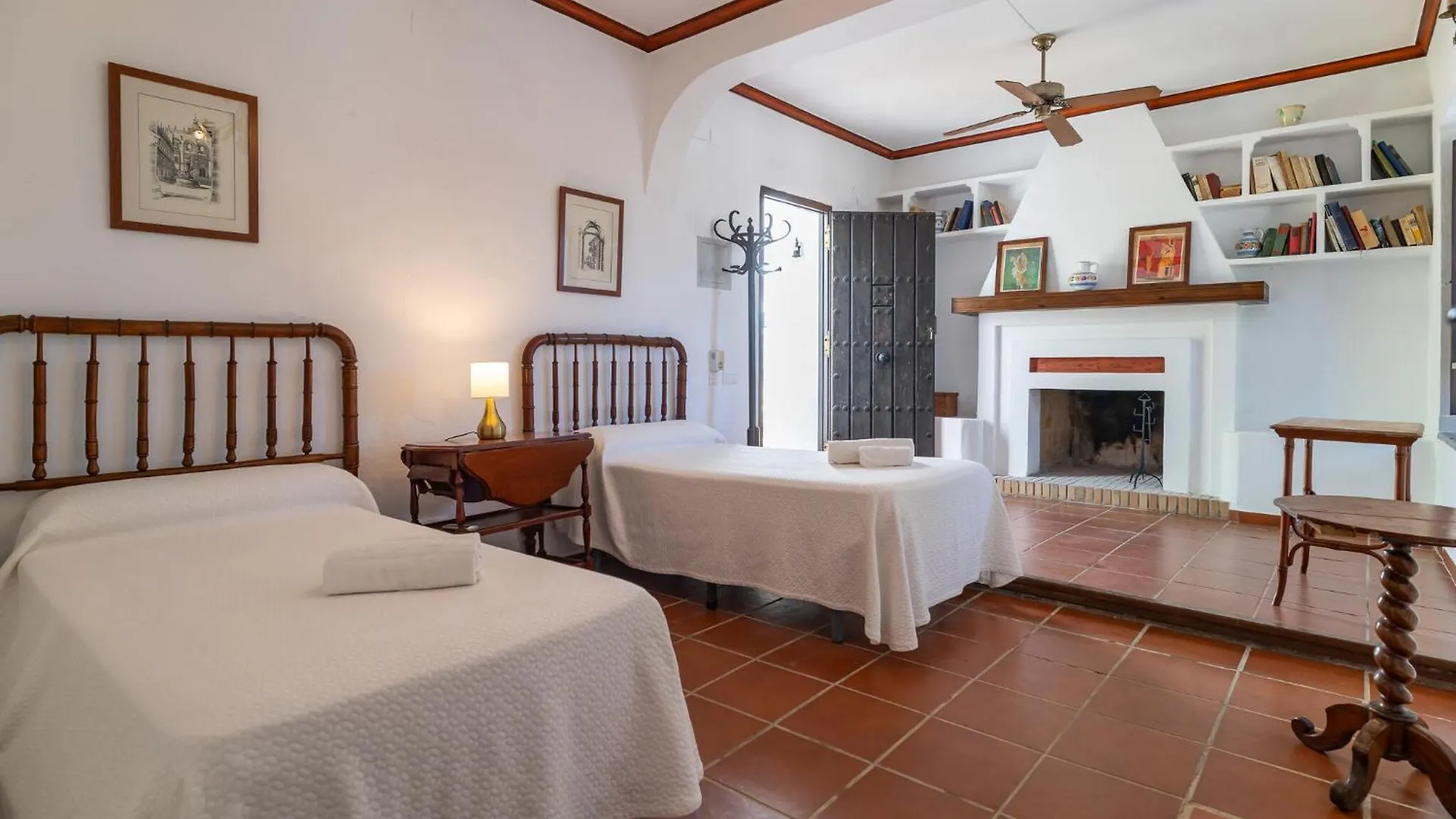 Cozy Home In Santaella With Kitchen Puente Genil Spain