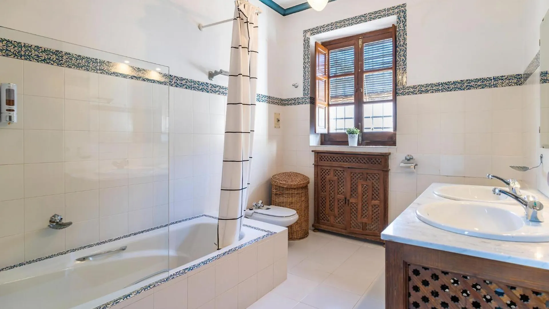 Holiday home Cozy Home In Santaella With Kitchen Puente Genil