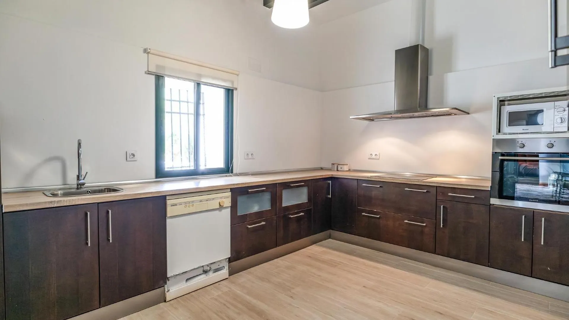 Cozy Home In Santaella With Kitchen Puente Genil