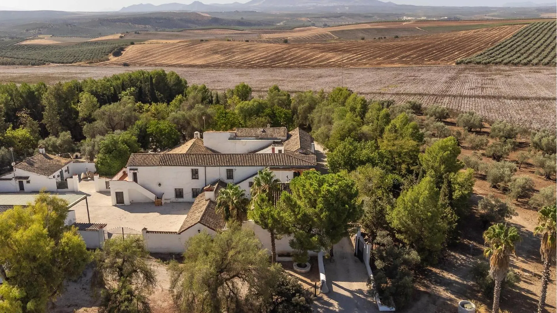 Cozy Home In Santaella With Kitchen Puente Genil